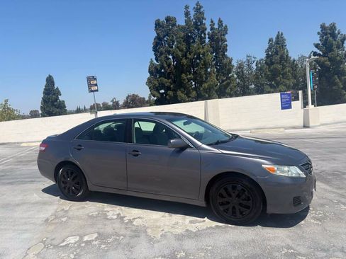 Used 2011 Toyota Camry LE FWD image 27