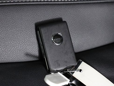 Certified 2026 Volvo XC40 B5 Ultra w/ Climate Package image 33