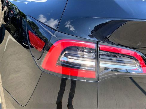 Used 2021 Tesla Model Y Long Range AWD/4WD image 27