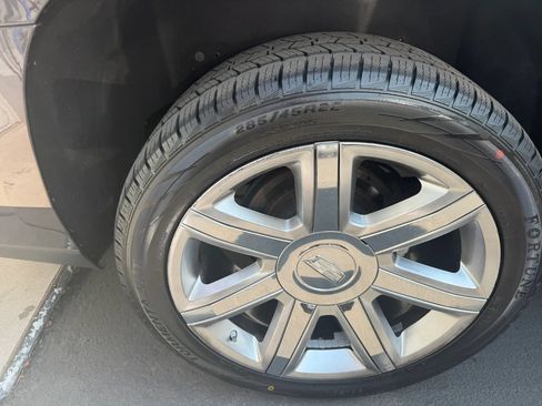 Used 2017 Cadillac Escalade ESV Premium Luxury AWD/4WD image 17