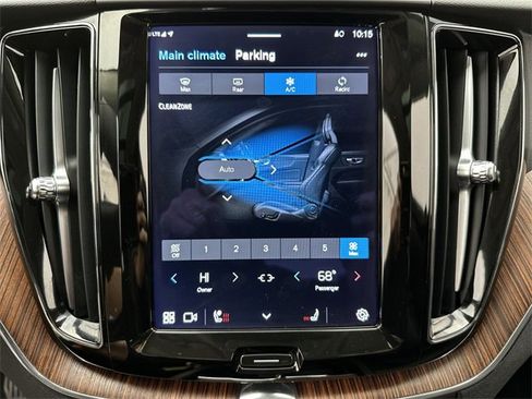 Certified 2023 Volvo XC60 B5 Plus w/ Climate Package image 19
