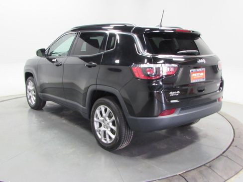 Used 2022 Jeep Compass Latitude AWD/4WD image 5