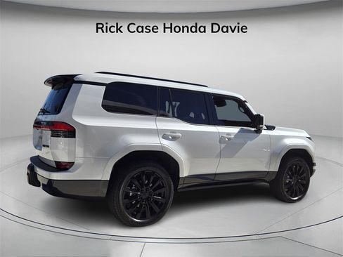 Used 2024 Lexus GX 550 image 7