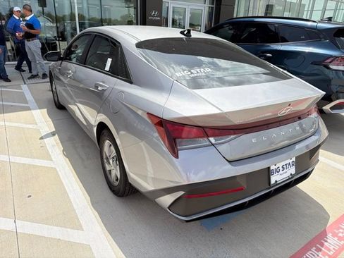 Used 2026 Hyundai Elantra SE FWD image 2