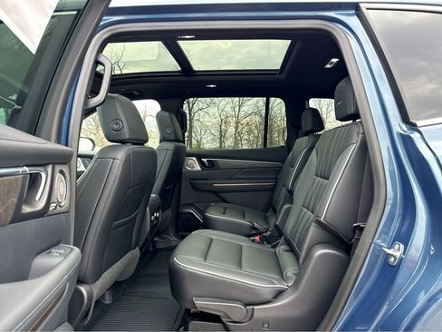 New 2026 Buick Enclave Avenir w/ Super Cruise Package AWD/4WD image 8