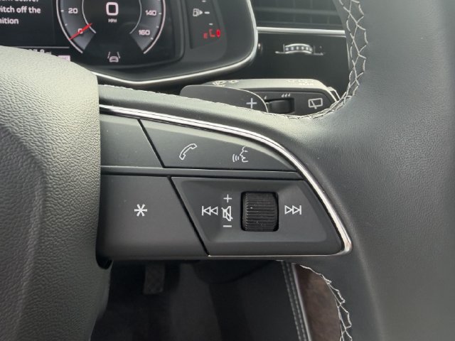Used 2025 Audi Q8 Premium Plus AWD/4WD image 23