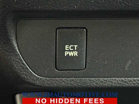 Used 2016 Toyota Tacoma TRD Sport image 32