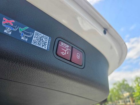 Used 2026 Mercedes-Benz GLC 300 4MATIC image 16