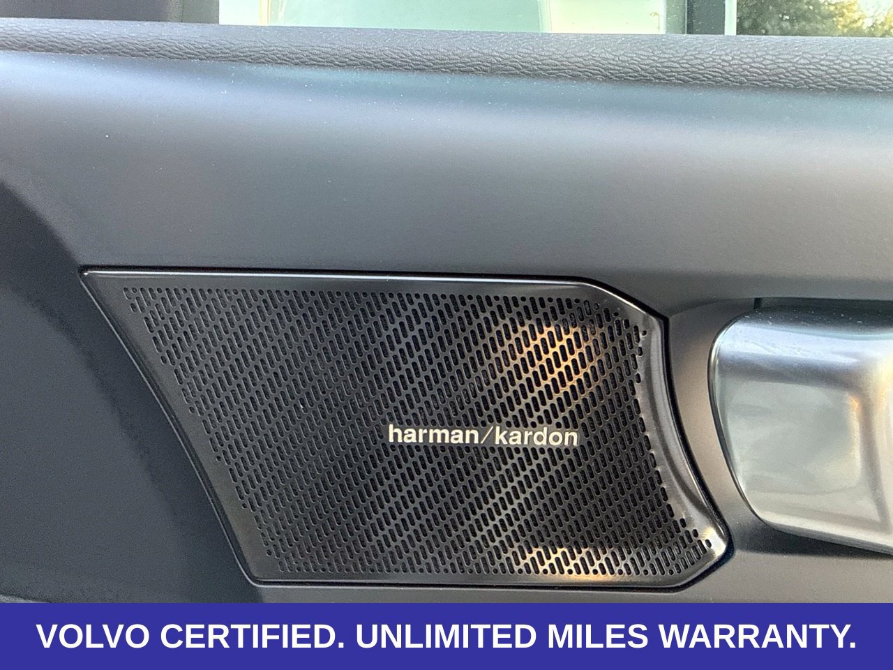 Certified 2024 Volvo XC40 B5 Ultimate w/ Protection Package Premier AWD/4WD image 23