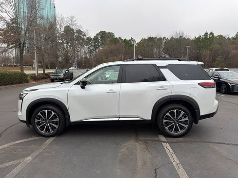 New 2026 Nissan Pathfinder Platinum image 4