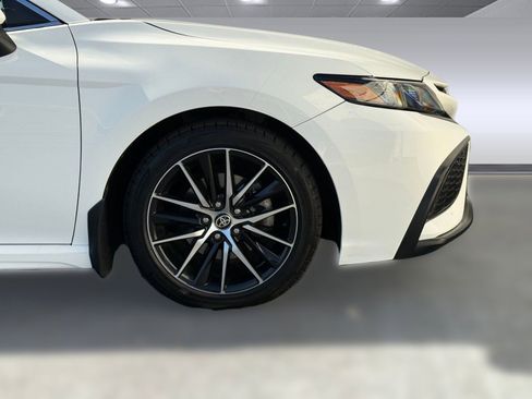 Used 2021 Toyota Camry SE w/ Cold Weather Package image 10