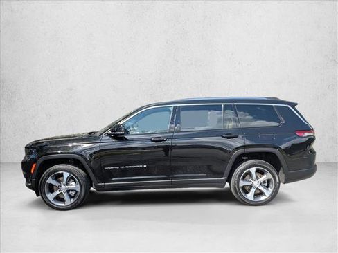 Used 2023 Jeep Grand Cherokee L Limited w/ Luxury Tech Group II image 8