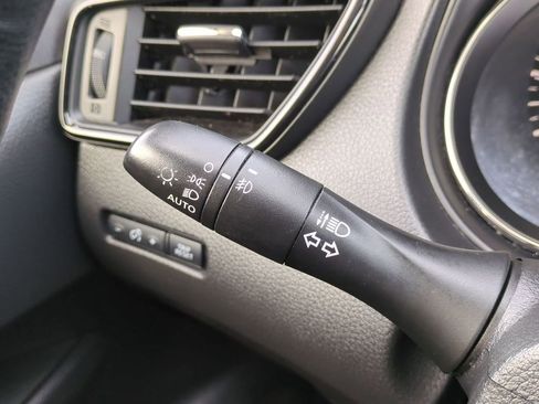 Used 2017 Nissan Rogue SV w/ Sun & Sound Touring Package image 28