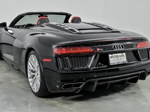 Used 2017 Audi R8 V10 w/ Ceramic Brake Package image 10