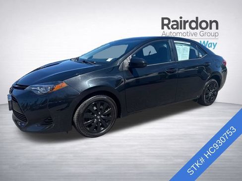Used 2017 Toyota Corolla LE FWD image 3