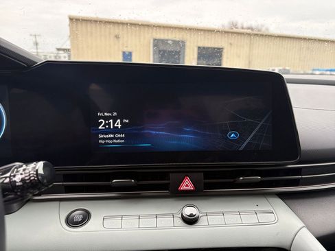 Used 2025 Hyundai Elantra Limited image 21