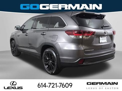 Used 2019 Toyota Highlander SE image 11