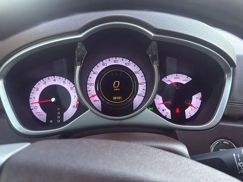 Used 2011 Cadillac SRX Luxury image 16