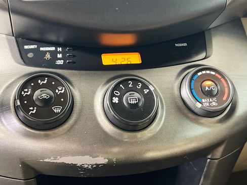 Used 2012 Toyota RAV4 4WD w/ Upgrade Value Pkg image 25
