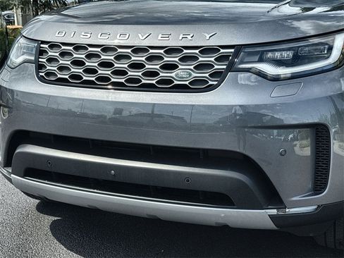 Certified 2025 Land Rover Discovery S image 9