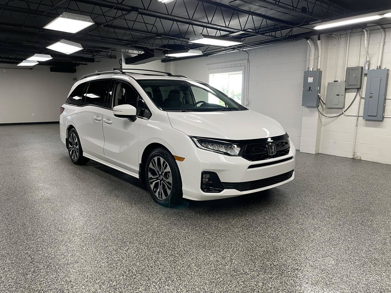 Used 2026 Honda Odyssey Elite image 2