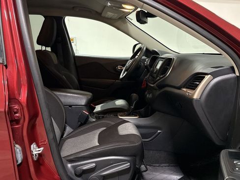 Used 2015 Jeep Cherokee Sport w/ Sport Appearance Group FWD image 20