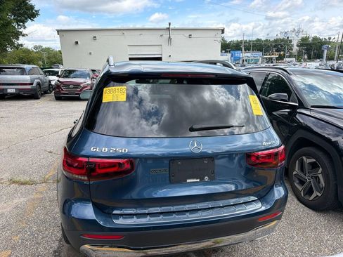 Used 2021 Mercedes-Benz GLB 250 4MATIC w/ Premium Package image 3