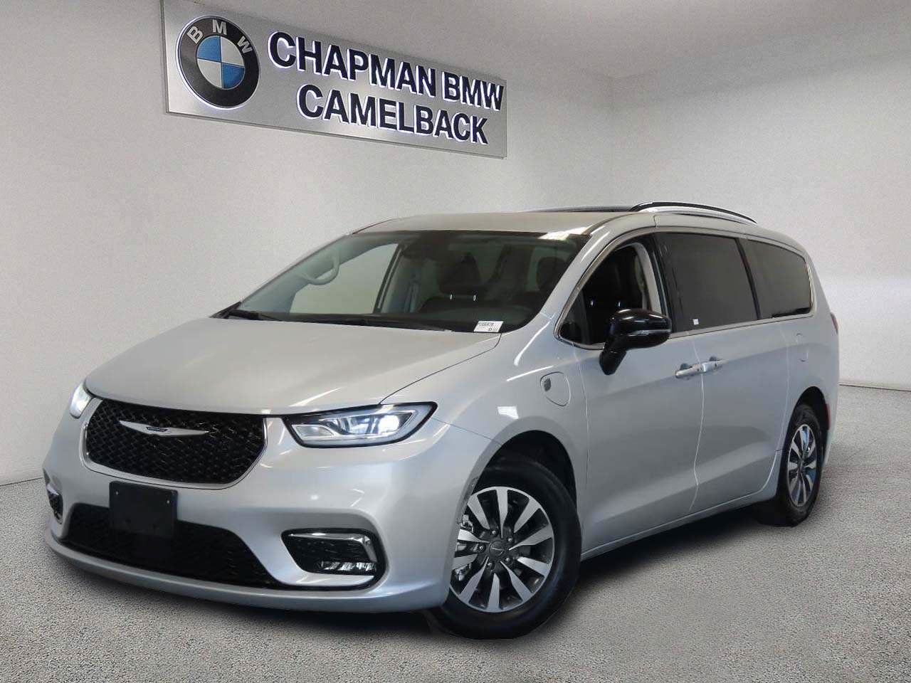 Used 2024 Chrysler Pacifica Limited FWD image 1