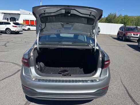 Used 2024 Volkswagen Jetta SE w/ Panoramic Sunroof Package FWD image 11