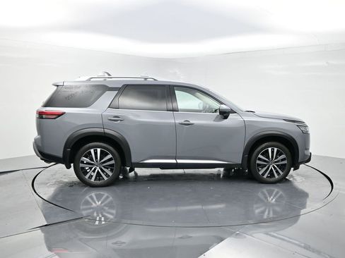 Used 2024 Nissan Pathfinder Platinum w/ Cargo Package image 4