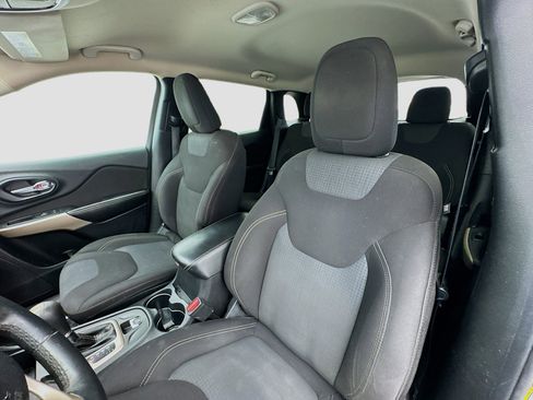 Used 2017 Jeep Cherokee Latitude image 13