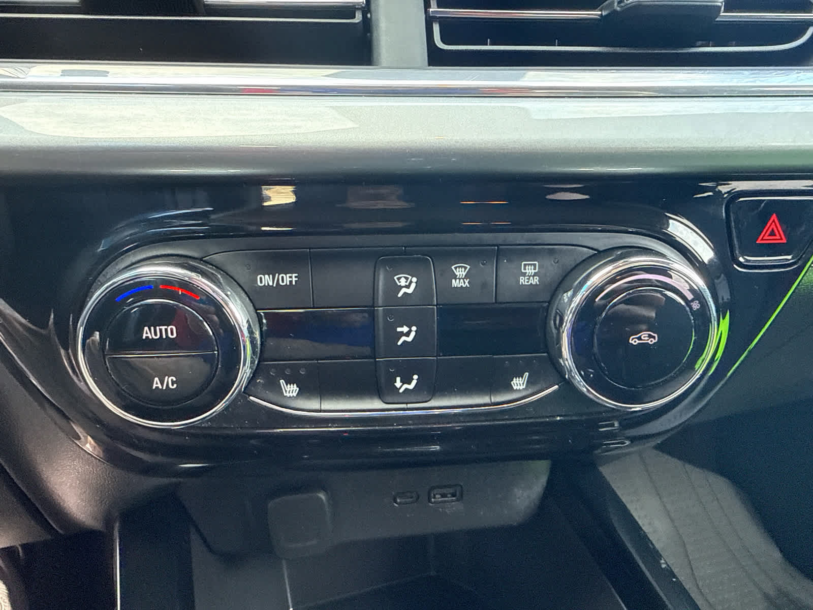 Used 2024 Chevrolet Trax LT w/ Driver Confidence Package FWD image 20
