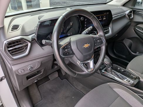 Used 2024 Chevrolet TrailBlazer LT w/ LT Cold Weather Package FWD image 11