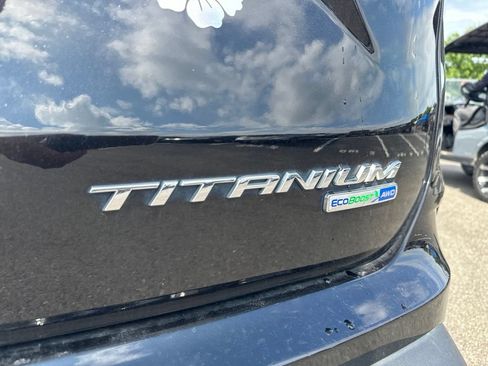 Used 2019 Ford Edge Titanium w/ Cold Weather Package AWD/4WD image 4