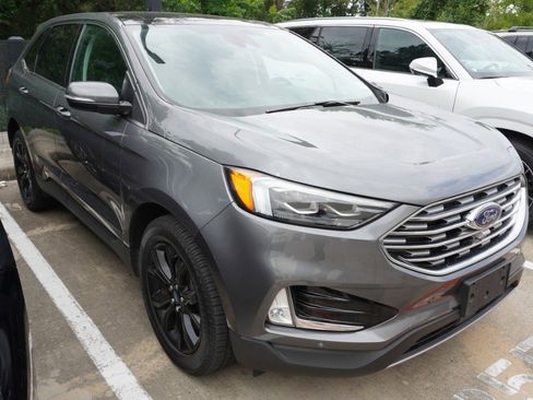 Used 2022 Ford Edge Titanium w/ Equipment Group 301A AWD/4WD image 3