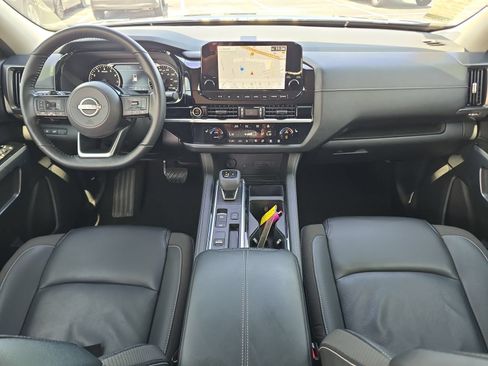 Used 2023 Nissan Pathfinder SL w/ Lighting Package (N92) FWD image 9