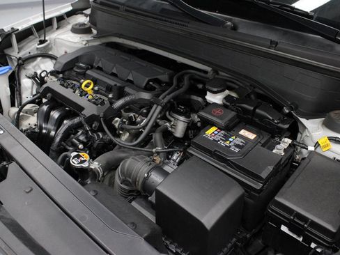 Used 2023 Hyundai Venue SEL FWD image 12