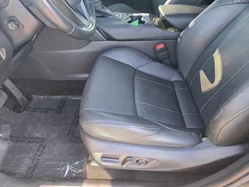 Certified 2022 Toyota Venza Limited image 19