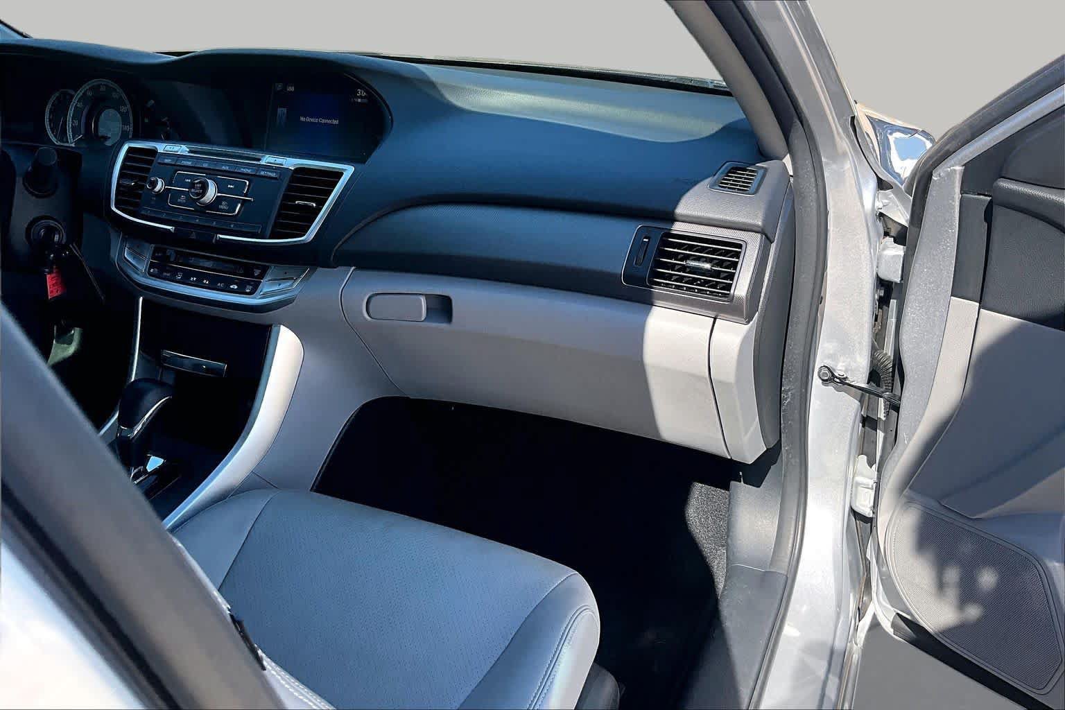 Used 2015 Honda Accord LX image 17