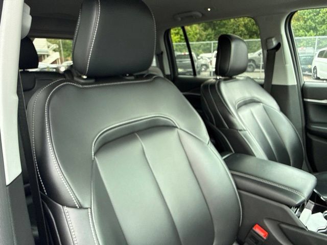 Used 2023 Jeep Grand Cherokee Limited w/ Black Appearance Package AWD/4WD image 25