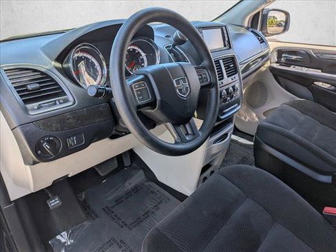 Used 2018 Dodge Grand Caravan SE w/ UConnect Hands-Free Group FWD image 11