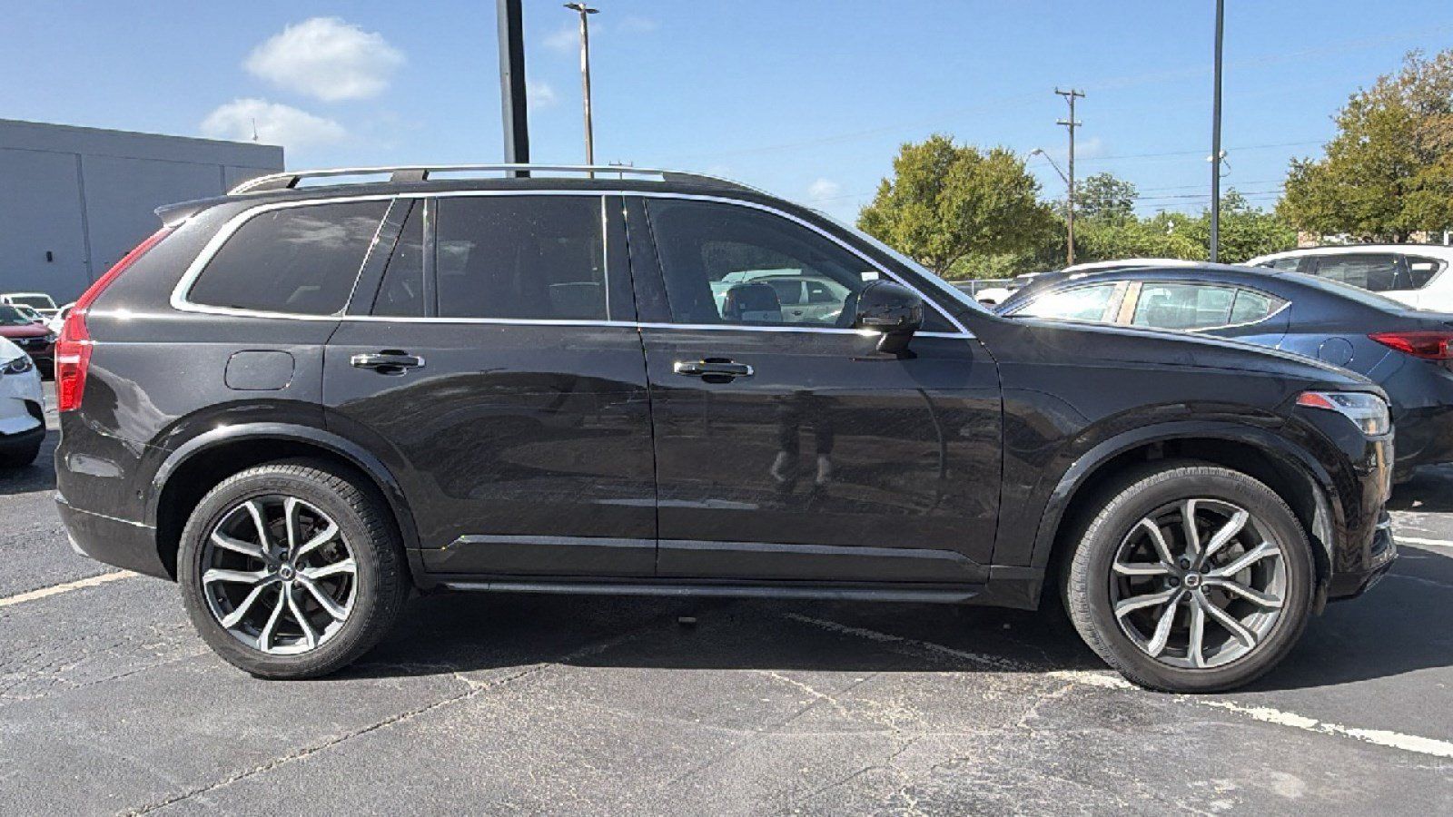 Used 2016 Volvo XC90 T6 Momentum w/ Momentum Plus Package AWD/4WD image 13