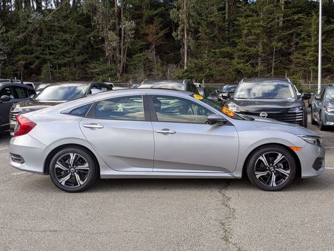 Used 2018 Honda Civic Touring image 4