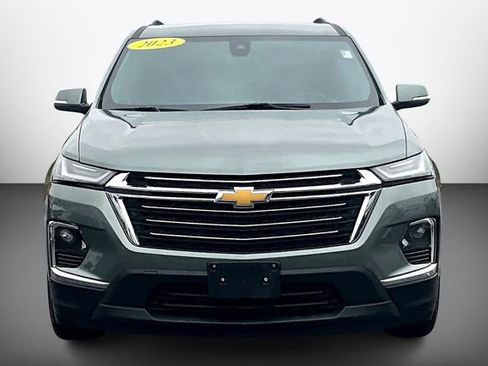 Used 2023 Chevrolet Traverse LT image 3