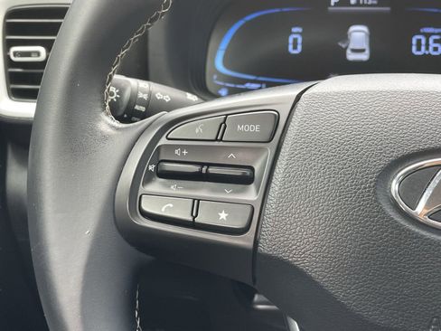 Certified 2023 Hyundai Venue Limited FWD image 13