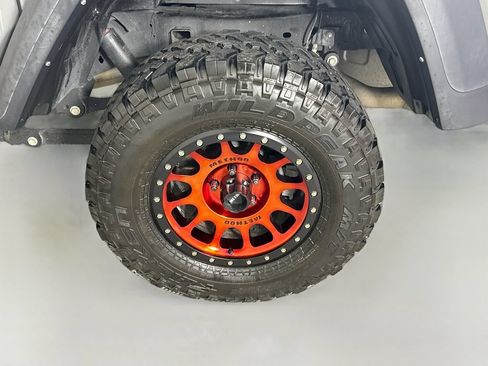 Used 2023 Jeep Gladiator Rubicon w/ Cold Weather Group AWD/4WD image 23