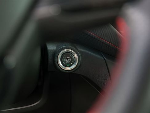 Used 2021 Chevrolet TrailBlazer RS w/ Technology Package image 18