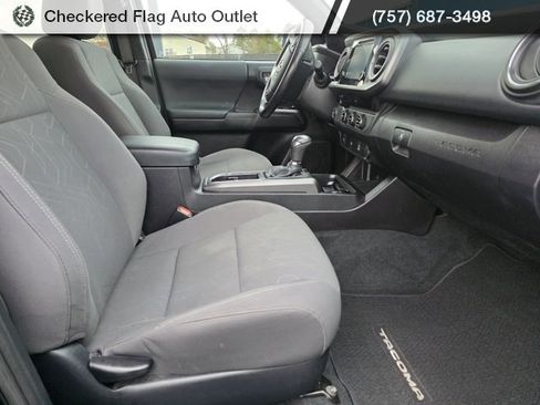 Used 2016 Toyota Tacoma TRD Sport image 40