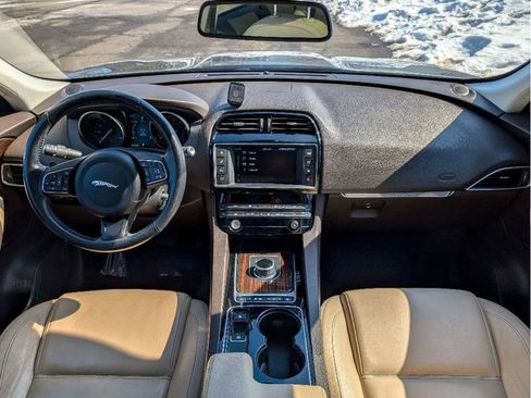 Used 2017 Jaguar F-PACE Prestige image 25