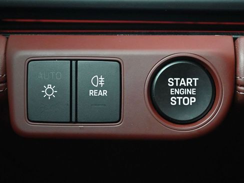 Certified 2025 Porsche Panamera 4 AWD/4WD image 26